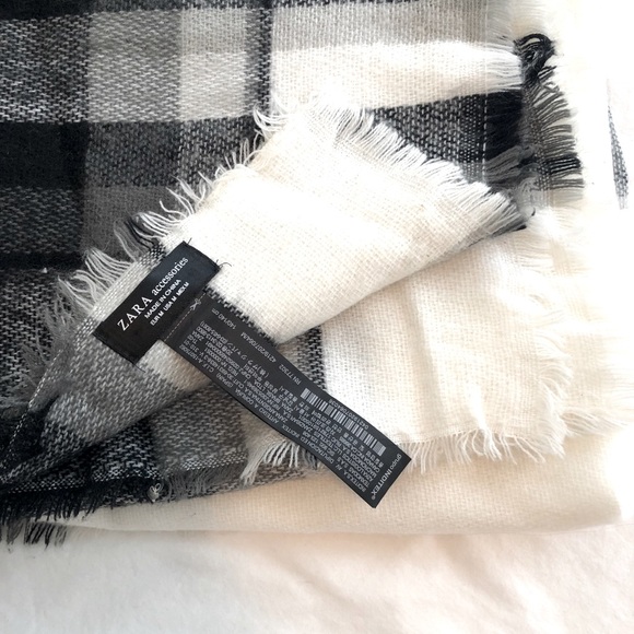 Zara black and white plaid scarf - Picture 2 of 3